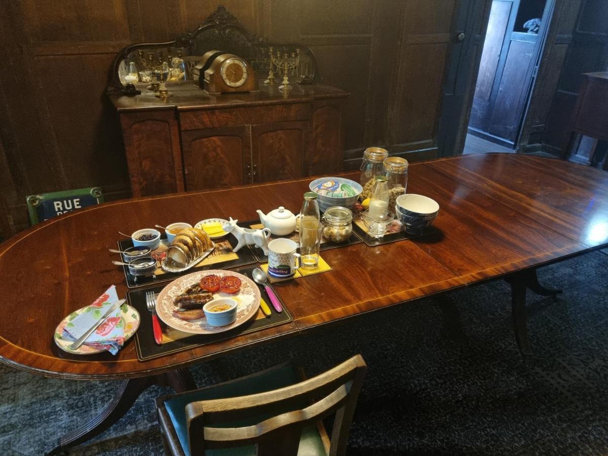 Old Manor House Bed & Breakfast เชพเพอร์ตัน ภายนอก รูปภาพ