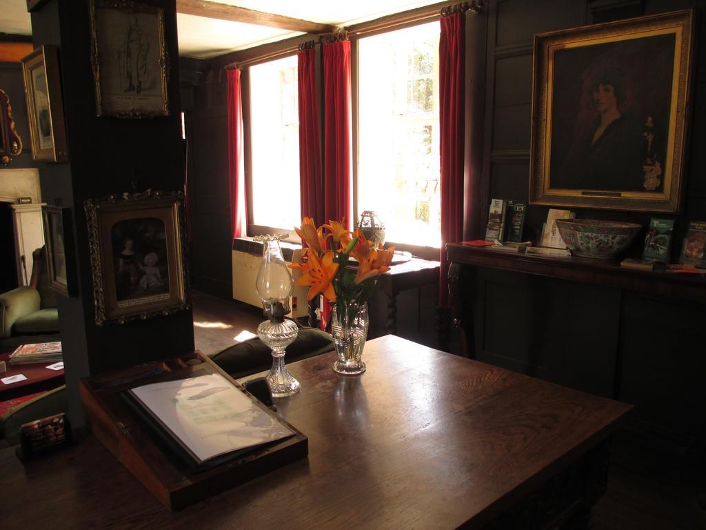 Old Manor House Bed & Breakfast เชพเพอร์ตัน ภายนอก รูปภาพ