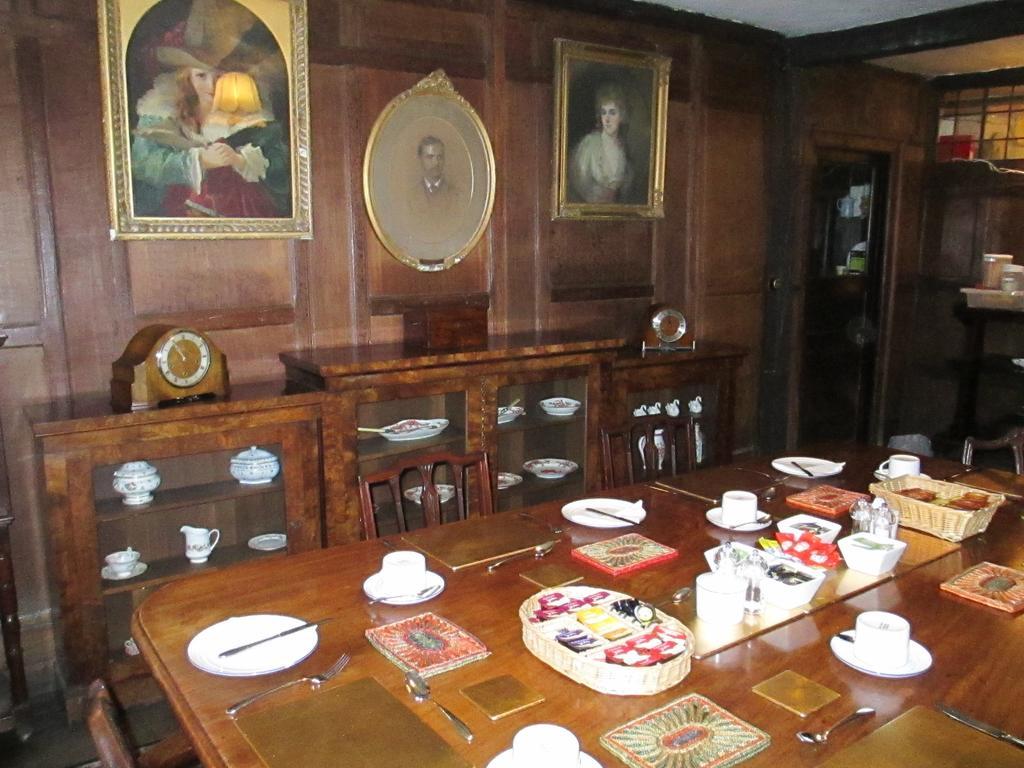 Old Manor House Bed & Breakfast เชพเพอร์ตัน ภายนอก รูปภาพ