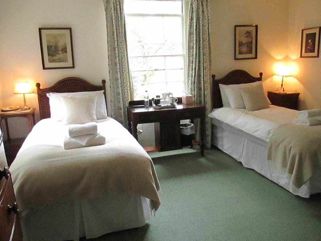 Old Manor House Bed & Breakfast เชพเพอร์ตัน ภายนอก รูปภาพ