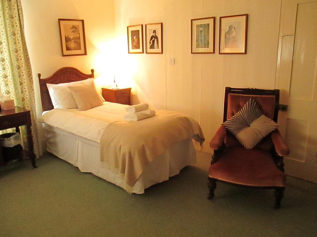 Old Manor House Bed & Breakfast เชพเพอร์ตัน ภายนอก รูปภาพ