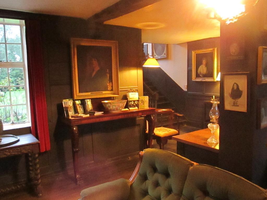 Old Manor House Bed & Breakfast เชพเพอร์ตัน ภายนอก รูปภาพ