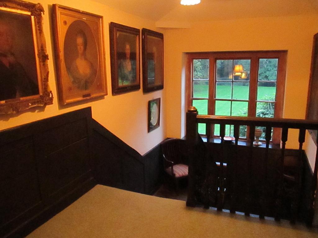 Old Manor House Bed & Breakfast เชพเพอร์ตัน ภายนอก รูปภาพ