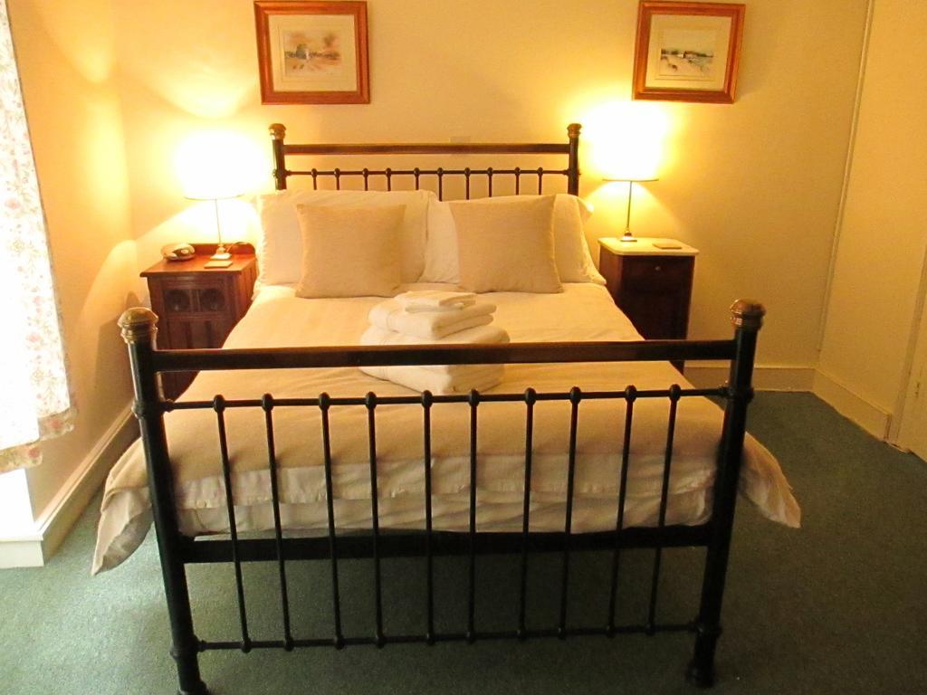 Old Manor House Bed & Breakfast เชพเพอร์ตัน ห้อง รูปภาพ