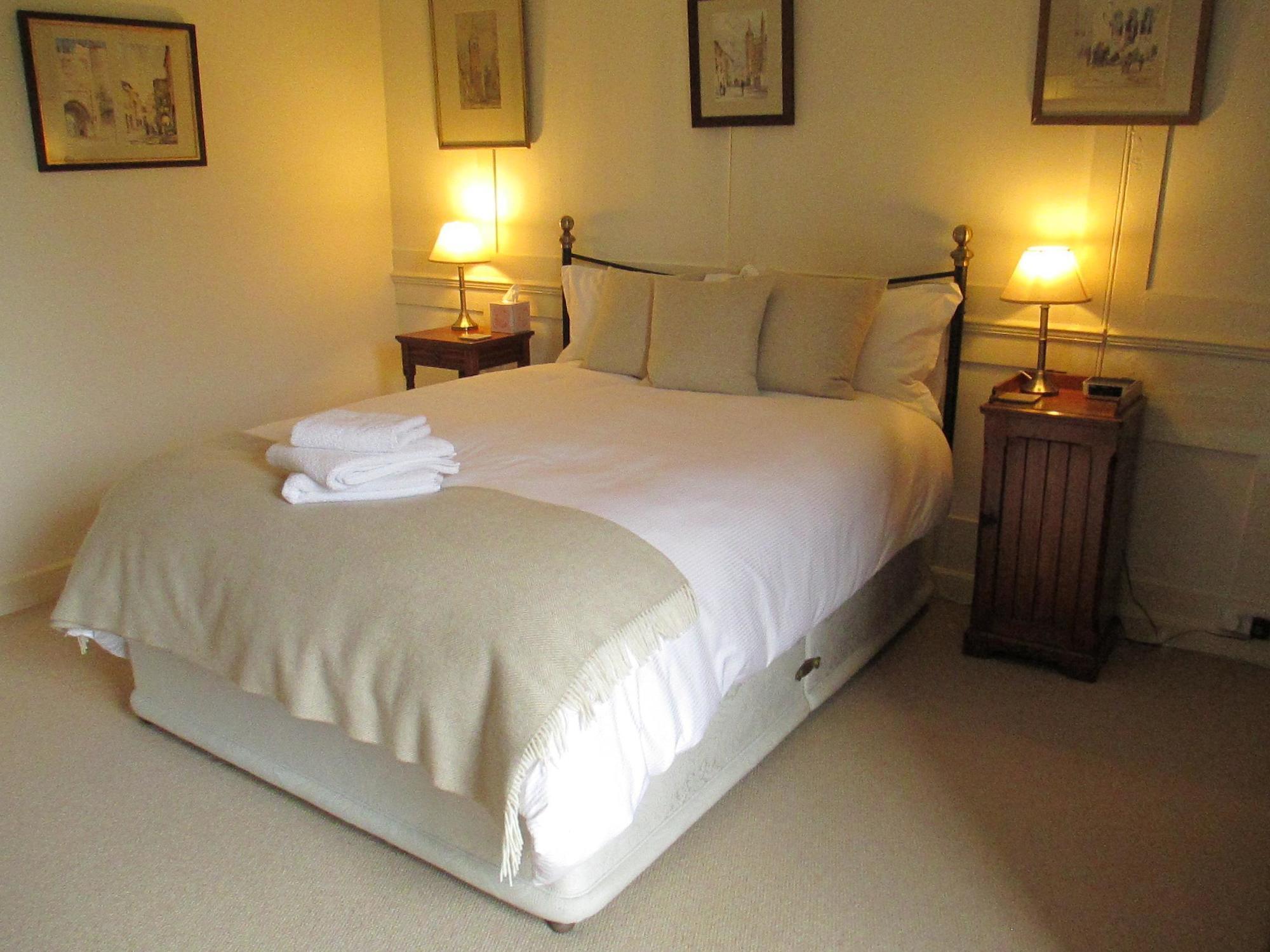 Old Manor House Bed & Breakfast เชพเพอร์ตัน ภายนอก รูปภาพ
