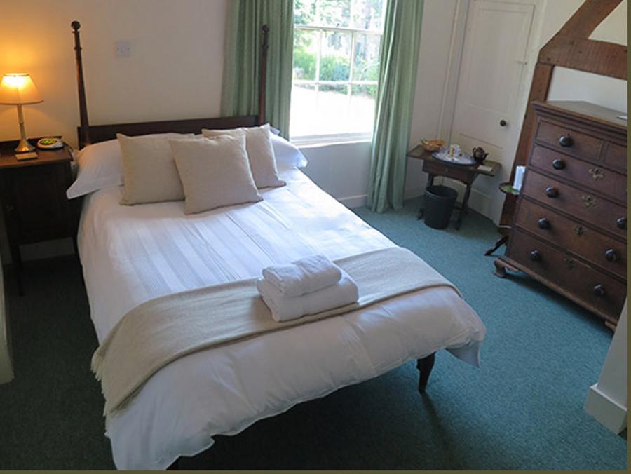 Old Manor House Bed & Breakfast เชพเพอร์ตัน ภายนอก รูปภาพ